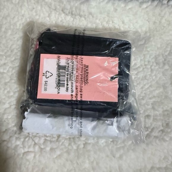 NWT Juicy Couture “Tie the Knot” Wallet on a Chain - Picture 5 of 5